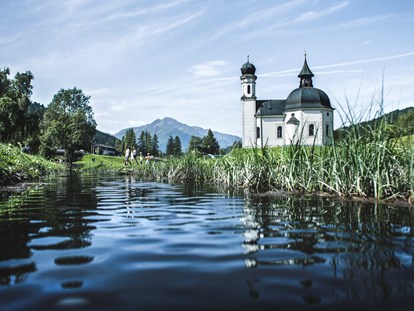 Hundehotel - Tirol - Das Seekirchl - Wahrzeichen von Seefeld - Inntalerhof - DAS Panoramahotel