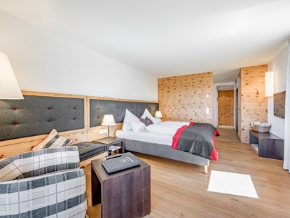 Hundehotel - St. Leonhard (Trentino-Südtirol) - Doppelzimmer Weitsicht deluxe mit Parkett - Inntalerhof - DAS Panoramahotel