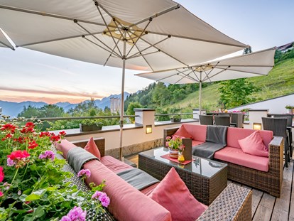 Hundehotel - St. Leonhard (Trentino-Südtirol) - Ihr Platz für den Sundowner auf der Terrasse - Inntalerhof - DAS Panoramahotel