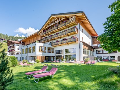Hundehotel - St. Leonhard (Trentino-Südtirol) - Schattenplätzchen gibt es natürlich bei uns auch - Inntalerhof - DAS Panoramahotel