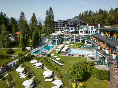 Hundehotel - Wellnessbereich - Sommeransicht Hotel - Alpin Resort Sacher