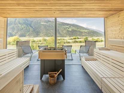 Hundehotel - St. Leonhard (Trentino-Südtirol) - Der neue Wellnessbereich VISTA - Sauna mit atemberaubendem Panoramablick - Wanderhotel Vinschgerhof