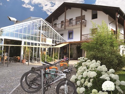 Hundehotel - Trentino-Südtirol - Außenansicht und Eingang - Hotel BAMBOO