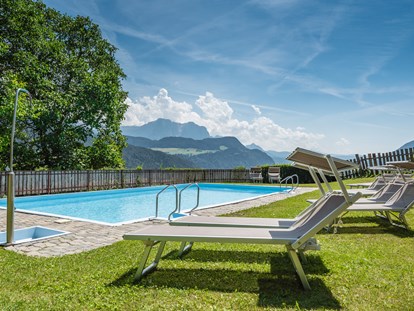 Hundehotel - St. Leonhard (Trentino-Südtirol) - Freibad im Schwesternhotel - Sonnenhotel Adler Nature Spa Adults only