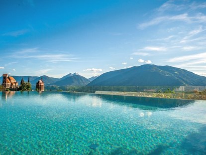 Hundehotel - Trentino-Südtirol - Swimminpool - DAS FINKENNEST “Panorama Familyhotel & SPA”