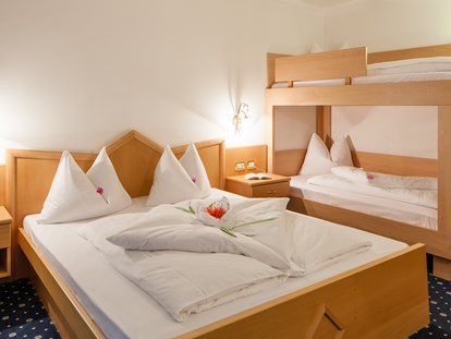 Hundehotel - St. Leonhard (Trentino-Südtirol) - Doppelzimmer mit Stockbett - Hotel Bergkristall