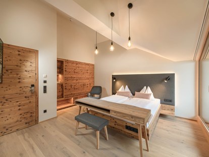 Hundehotel - Sauna - Die neu gestalteten großzügigen Zimmer bieten moderne Gemütlichkeit und schöne Ausblicke in die umliegende Bergwelt! - Hotel Bergzeit