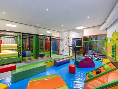 Hundehotel - Tirol - Indoor Softplayanlage mit Activity Parcour - Familotel Kaiserhof****