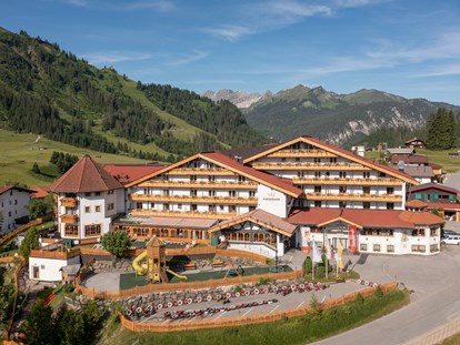 Hundehotel - Tirol - Außenansicht Hotel - Familotel Kaiserhof****