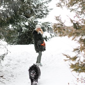 Urlaub-mit-Hund: Winterurlaub mit Ihrem Hund im Gut Weissenhof in Österreich. Vielen schöne Winterwanderwege, genügend Auslauf und Gassistrecken. - Hotel Gut Weissenhof ****S