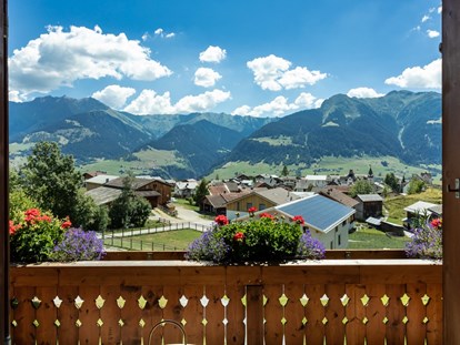 Hundehotel - Dogsitting - Graubünden - Panorama vom Zimmerbalkon - Hotel Gravas Lodge
