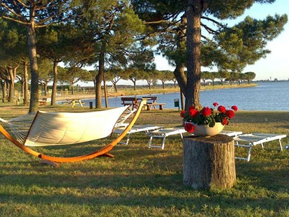 Hundehotel - Umgebungsschwerpunkt: See - Ferrara - Liegewiese - Feriendorf Spiaggia Romea