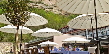 Hundehotel - WLAN - Braunlage - Restaurant Novalis Terrasse mit Blick auf die BurgRuine  - Relais & Châteaux Hardenberg Burghotel