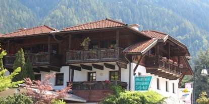 Hundehotel - Umgebungsschwerpunkt: Berg - Halblech - Aussenansicht des Appartement Azalea mit seinen 3 Balkonen - Appartement Azalea