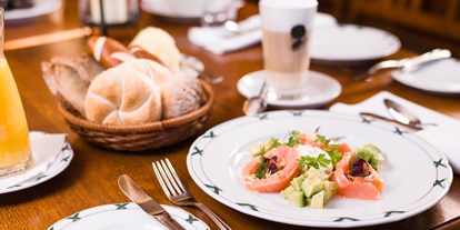 Hundehotel - Preitenegg - Frühstück am Tisch - Hotel Hofwirt