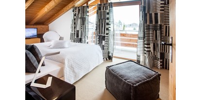 Hundehotel - Umgebungsschwerpunkt: See - Serfaus - Schlafzimmer mit Balkon und Bergblick - Das BERGESGRÜN