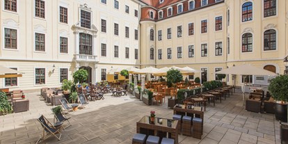 Hundehotel - Verpflegung: Frühstück - Roßwein - Innenhof - Hotel Taschenbergpalais Kempinski Dresden