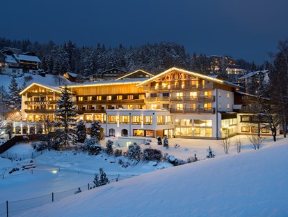 Hundehotel - Umgebungsschwerpunkt: Berg - Niederthai - Inntalerhof - am Winterabend - Inntalerhof - DAS Panoramahotel
