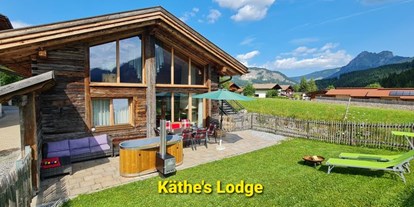 Hundehotel - Unterkunftsart: Ferienhaus - Tirol - Im Sommer mit Outdoor-Badewanne - Braito 's Seaside Lodges und Suites
