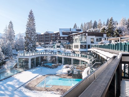 Hundehotel - Pools: Infinity Pool - Olympiaregion Seefeld - Außenansicht Winter - Alpin Resort Sacher