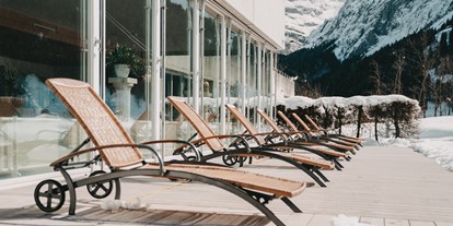 Hundehotel - Interlaken (Gündlischwand, Interlaken) - Liegen auf der Terrasse - Sunstar Hotel Grindelwald - Sunstar Hotel Grindelwald