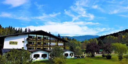 Hundehotel - Bayerischer Wald - Blick auf das Hotel - Landhotel GrünWies
