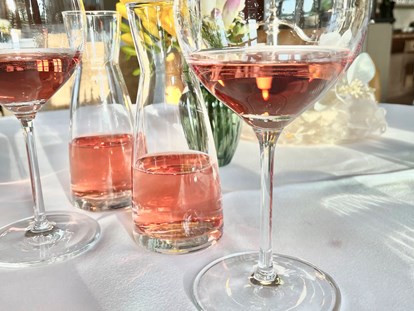 Hundehotel - WLAN - Seenplatte - Ein schöner Wein zum Essen … - Fleesensee Resort & Spa