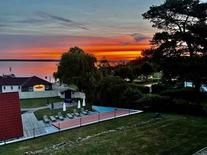 Hundehotel - Vorpommern - Sonnenaufgang über dem See … - Fleesensee Resort & Spa