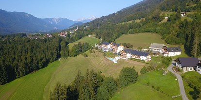 Hundehotel - Umgebungsschwerpunkt: See - Kärnten - Luftansicht Sommer - Hotel Glocknerhof
