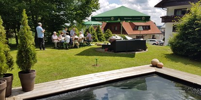 Hundehotel - Pools: Sportbecken - Baden-Württemberg - der Garten - Hotel Restaurant Kniebishöhe