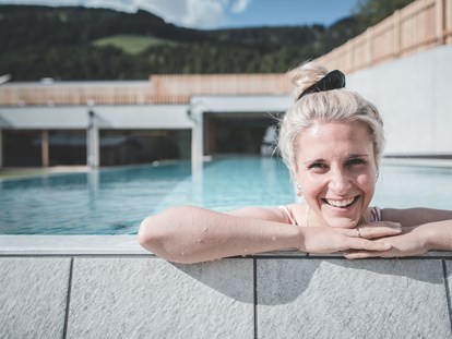 Hundehotel - Sauna - Südtirol - 25-Meter-Infinity-Pool - HIRBEN Naturlaub