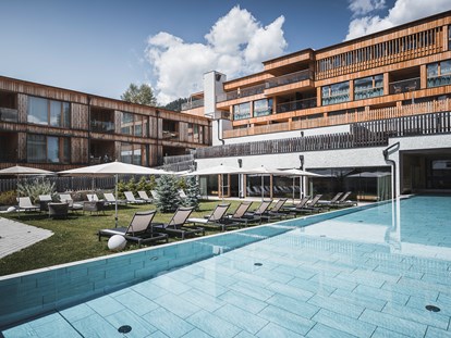 Hundehotel - Pools: Infinity Pool - Trentino-Südtirol - HIRBEN Naturlaub