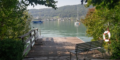 Hundehotel - WLAN - Sirnitz - Steg mit Seezugang. 
Von hier aus dürfen unsere vierbeinigen Gäste von 7-9 Uhr und von 19-21 Uhr auch ins Wasser.  - Seehotel Das JO.