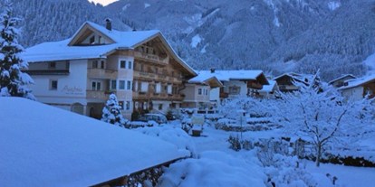 Hundehotel - Hundewiese: nicht eingezäunt - Mayrhofen (Mayrhofen) - Blick auf das Apart Hotel Garni Austria im Winter - Apart Hotel Austria