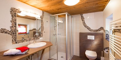 Hundehotel - in einer Ferienanlage/Wohnanlage - Badezimmer im Birnbaum Chalet Frauenkogel - Birnbaum Chalets