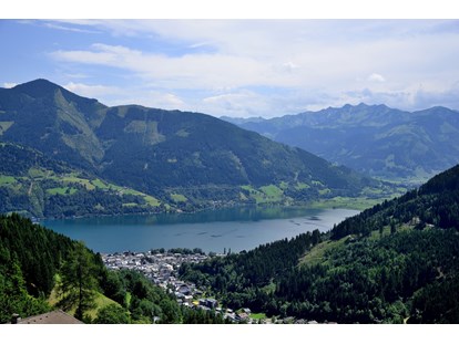 Hundehotel - Wellnessbereich - Pinzgau - Aussicht vom Hotel auf den Zeller See und die umliegenden Berge  - Berghotel Jaga Alm 