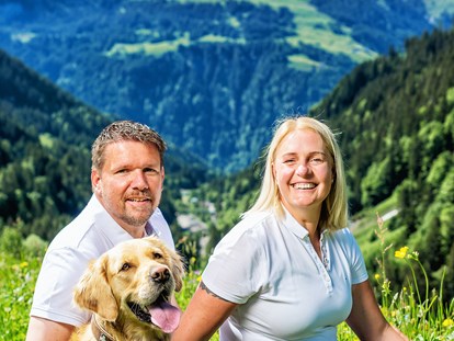 Hundehotel - Vorarlberg - Silvia und Peter Domig mit Luke - Natur.Genuss.Hotel - Sonnasita