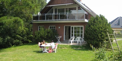 Hundehotel - Tischtennis - Ferienhaus Wiesenblick Gartenansicht - Ferienhaus Wiesenblick
