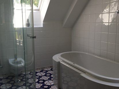 Hundehotel - Preitenegg - Badezimmer im Gartenblick-Zimmer - Naturforsthaus 