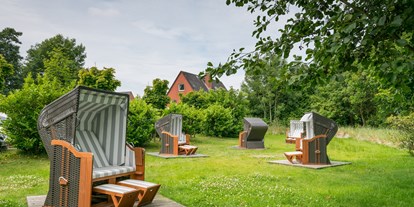 Hundehotel - Deutschland - Unser malerischer Wohlfühlgarten bietet viel Platz zum Verweilen. Hier entspannen Sie in unseren neuen und großen Strandkörben in ruhiger Umgebung bei einem guten Buch und lassen sich dabei von der Sonne verwöhnen. - Das Frühstückshotel SPO