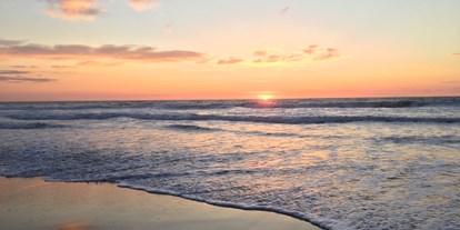 Hundehotel - Grill - Unendliche Weiten und malerischen Sonnenuntergänge machen den täglichen Strandspaziergang unvergesslich. - Slide Surfcamp
