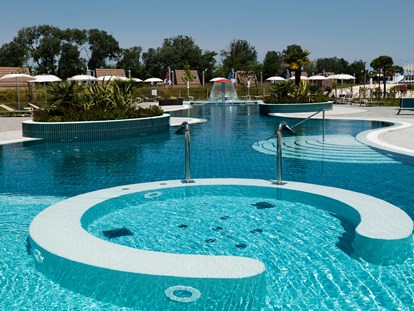 Hundehotel - Umgebungsschwerpunkt: Fluss - Italien - Poolanlage - Marina Azzurra Resort