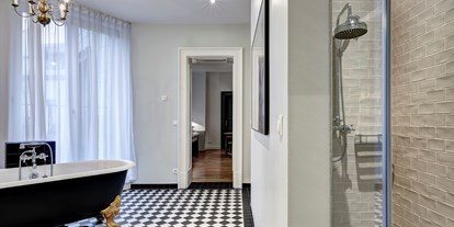 Hundehotel - Preisniveau: exklusiv - Berlin-Stadt - Kategorki 2
Bis 2 Personen
48–51 m2
Badewanne
Regenwalddusche - Gorki Apartments