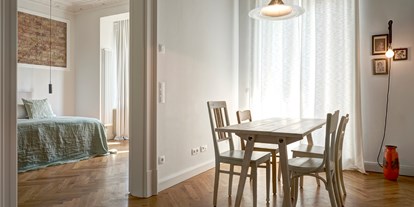 Hundehotel - WLAN - Berlin - Kategorki 2
Bis 2 Personen
48–51 m2
Badewanne
Regenwalddusche - Gorki Apartments