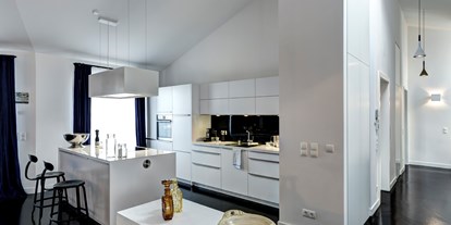 Hundehotel - Unterkunftsart: Appartement - Berlin-Stadt - Penthouse 2
Bis 4 Personen
180 m2
Badewanne
Regenwalddusche - Gorki Apartments