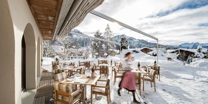 Hundehotel - Hund im Restaurant erlaubt - Berner Oberland - Panorama-Terrasse im Winter - GOLFHOTEL Les Hauts de Gstaad & SPA