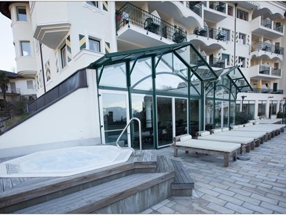 Hundehotel - Unterkunftsart: Hotel - Algund - Whirlpool & relax - DAS FINKENNEST “Panorama Familyhotel & SPA”