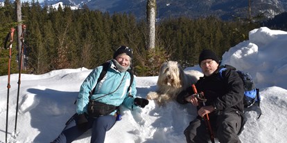 Hundehotel - Reinigung - Schneeschuhwandern durch den Tiefschnee :-) - Alpenlodge AUSseeZEIT 