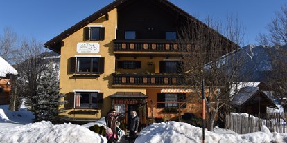 Hundehotel - Schwerpunkt: Skifahren / Winter - Unser Feriendomicil im Schnee - Alpenlodge AUSseeZEIT 