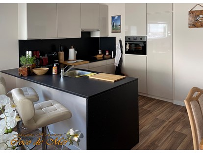 Hundehotel - Klimaanlage - geräumige, voll ausgestattete und moderne Küche - spacious, fully equipped and state-of-the art kitchen - Coco de Mer